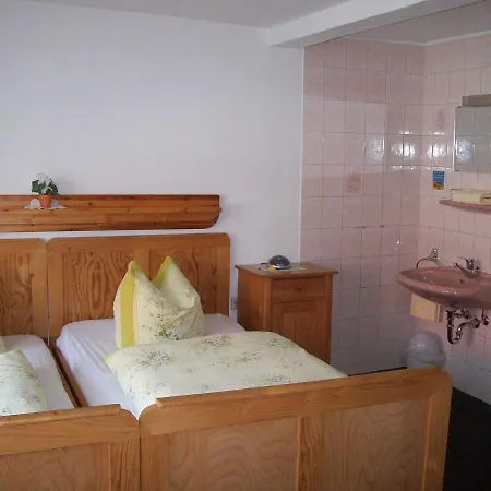 Bauernhofpension Buechsenschuetz Farm stay Harbshausen