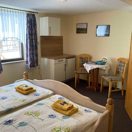 Bauernhofpension Buechsenschuetz Farm stay Harbshausen